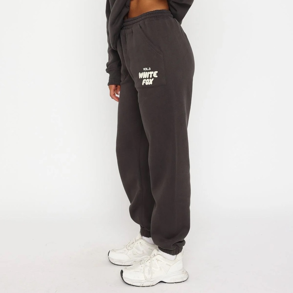 White Fox Offstage Sweatpants in Shadow